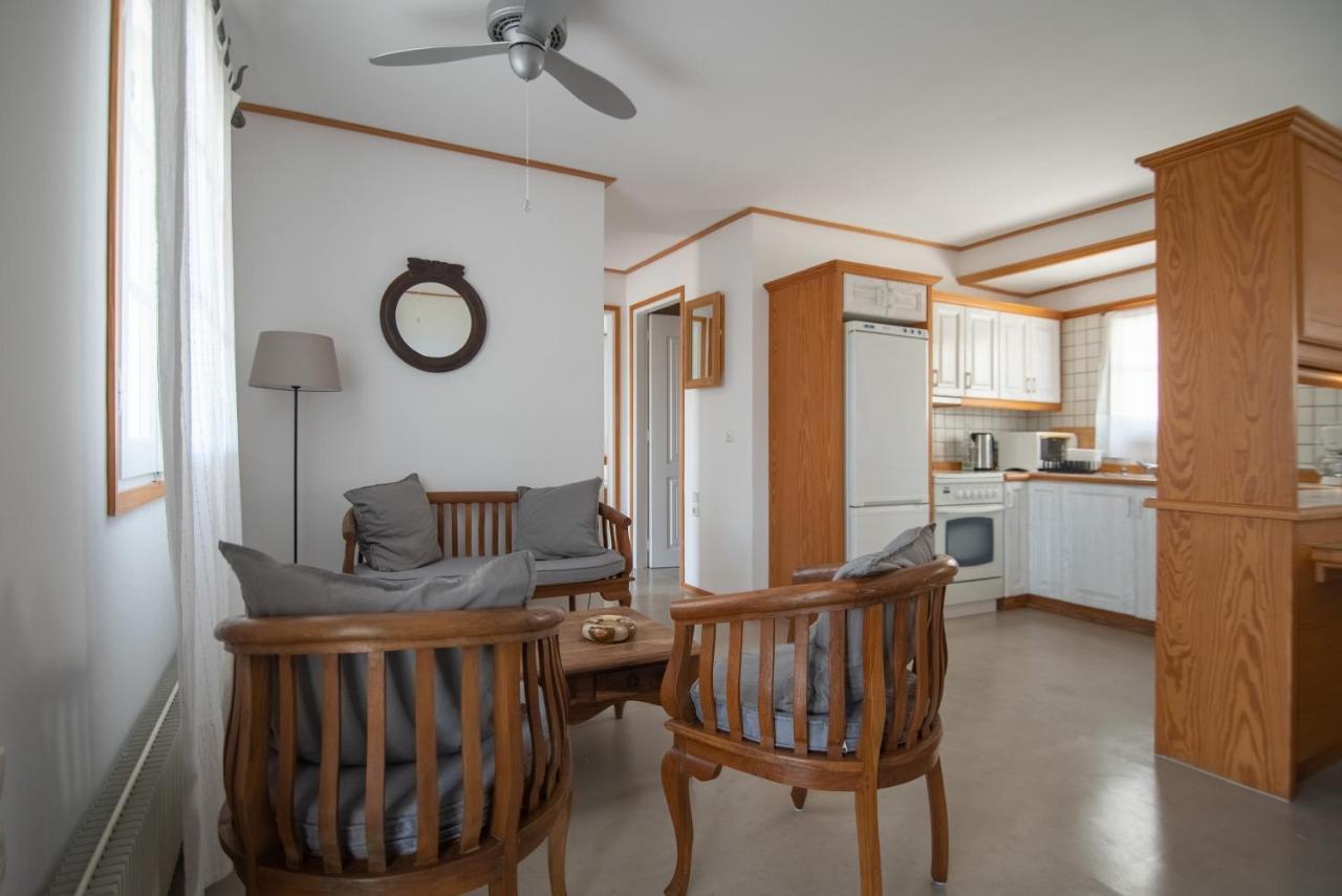 Kini Lotos Beach Home מראה חיצוני תמונה